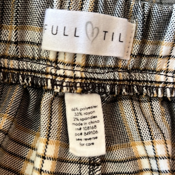 TILLYS- FULL TILT PLAID NEW SMALL PANTS PERFECT FOR FALL & WINTER CUFFED ANKLES - Picture 6 of 6